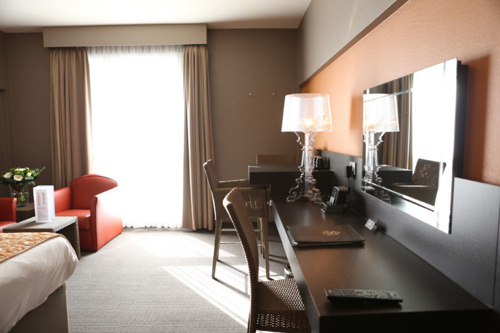 Ariane Hotel Ieper Bagian luar foto