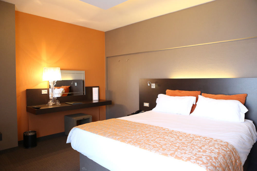 Ariane Hotel Ieper Bagian luar foto
