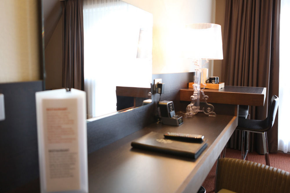 Ariane Hotel Ieper Bagian luar foto